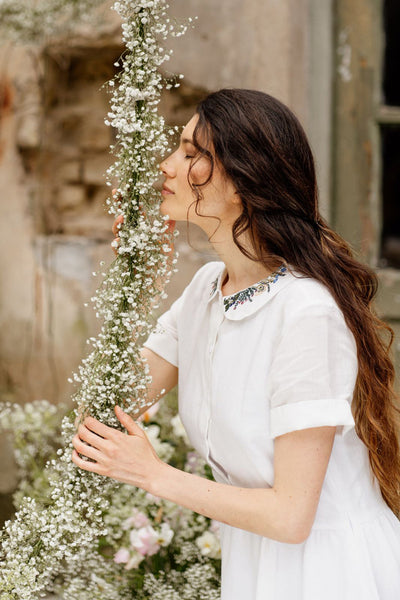 10 Reasons to Choose White Linen Dress for a Beach Wedding