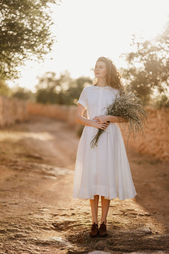 What to Wear Under Linen Clothes? Best Tips For You