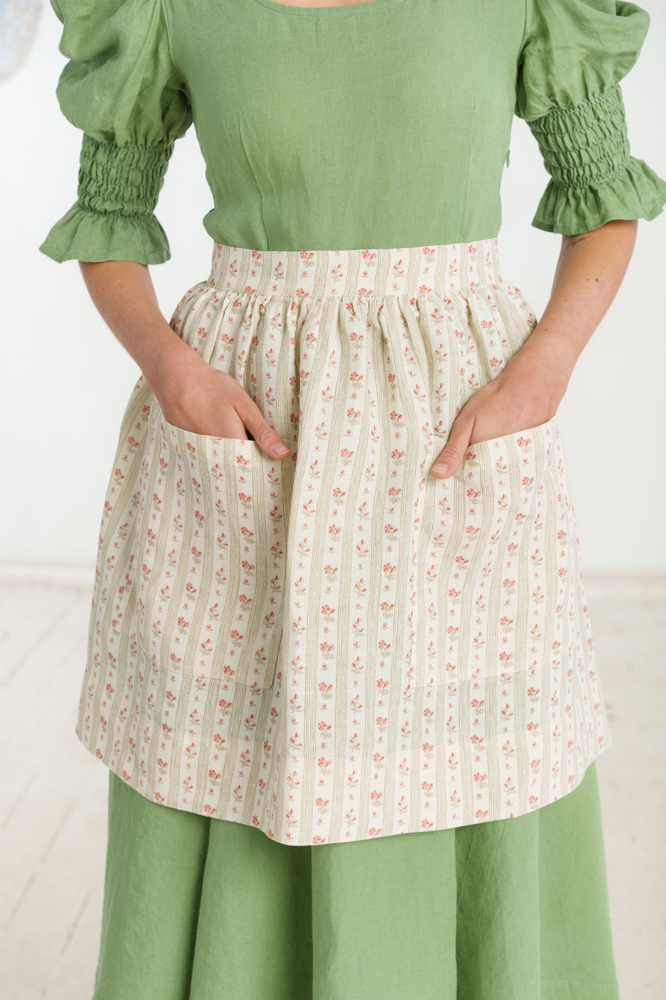 Meadow Apron, Stripe & Bloom #color_stripe-bloom