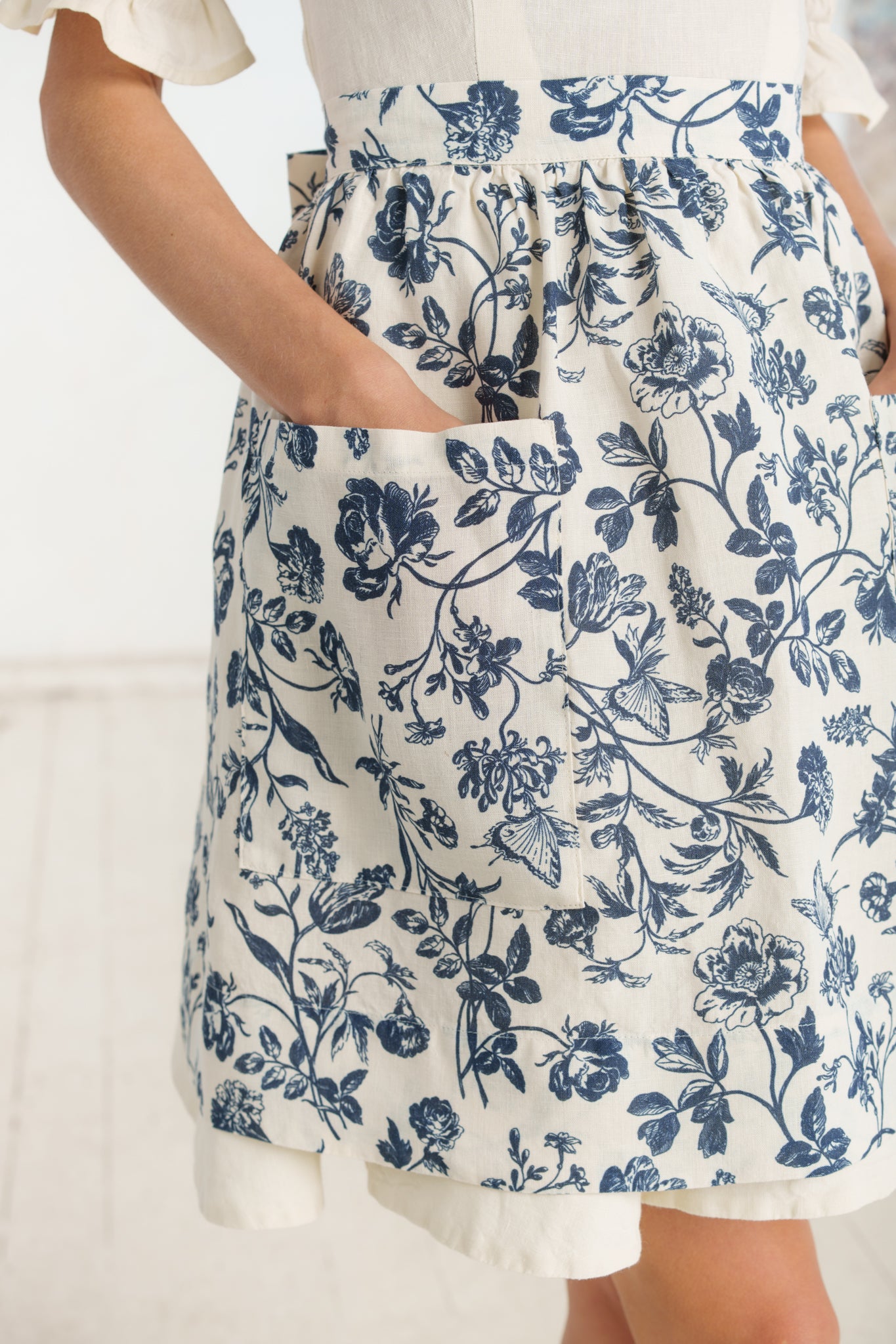 Meadow Apron, Ink Rose#color_ink-rose