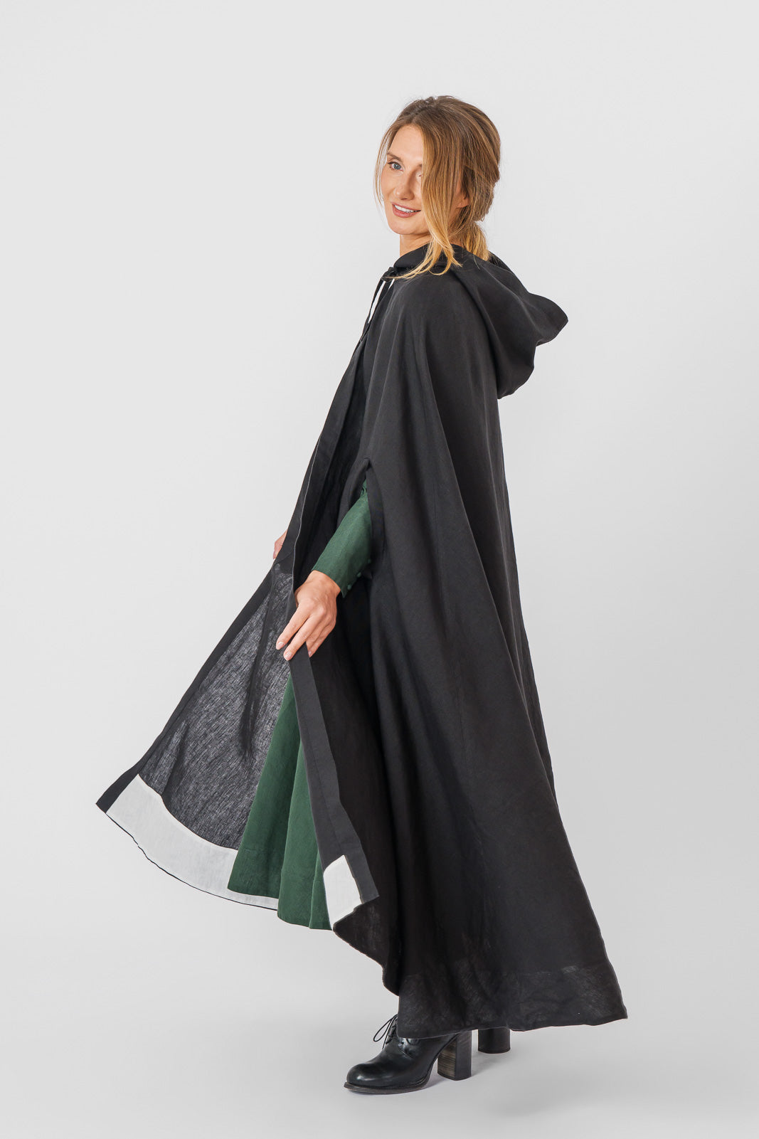 Willow Cape, Black Pansy