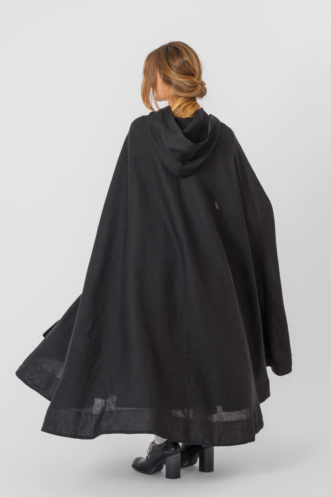 Willow Cape, Black Pansy