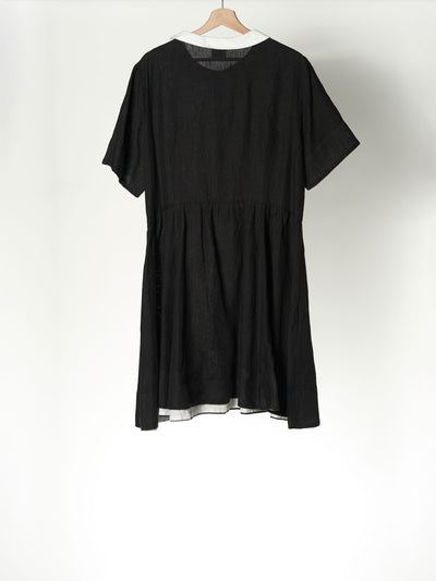 Mini-Klassikerkleid, Black Pansy, Kurzarm mit weißem Kragen